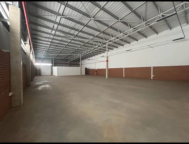 675M² WAREHOUSE TO LET IN CLAYVILLE